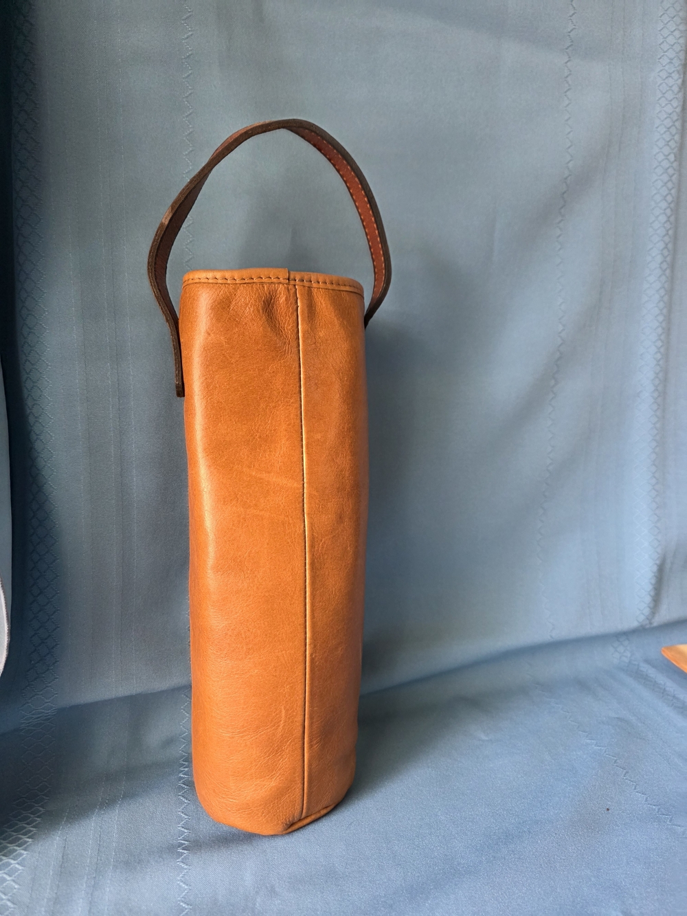 William & James Leather Co Tan Leather Wine Bottle Carrier - Picture 4 of 10